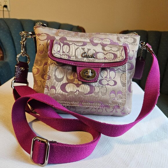 Coach Daisy Signature Swingpack Crossbody Adjustable-Item #713 - Picture 1 of 6